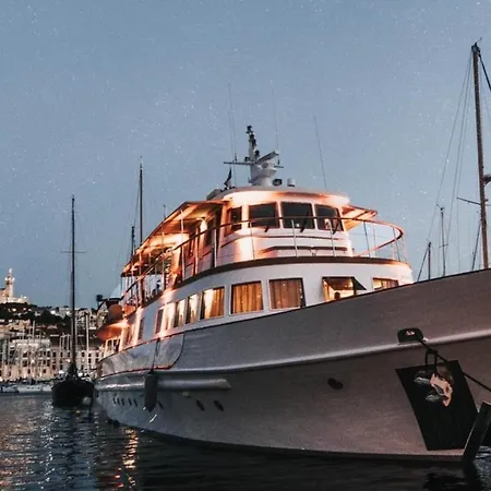 Nuitee Sur Un Yacht D'exception Face Au Mucem, Au Coeur Du Vieux-port * Marseilles