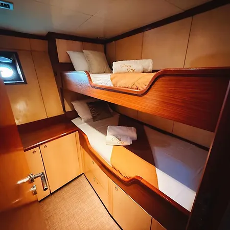 Nuitee Sur Un Yacht D'exception Face Au Mucem, Au Coeur Du Vieux-port * Marseilles